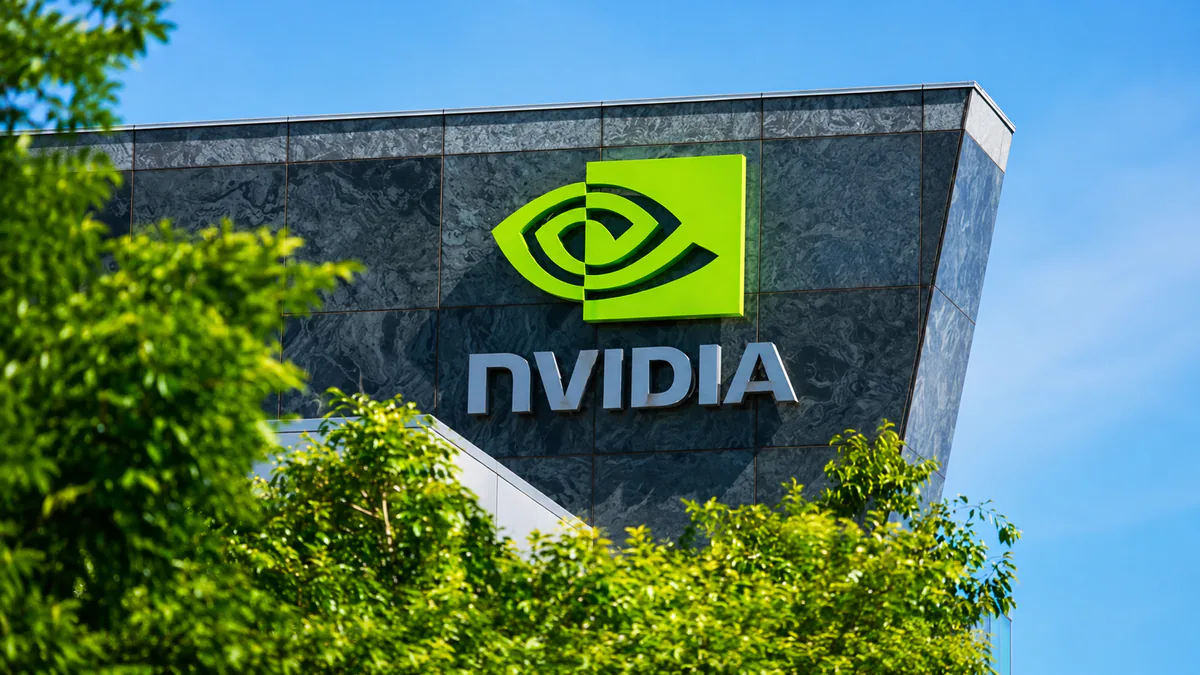 A guerra do silício proprietário: Como Google, Amazon e Microsoft usam TPUs, Trainium e Maia para conter o monopólio da Nvidia